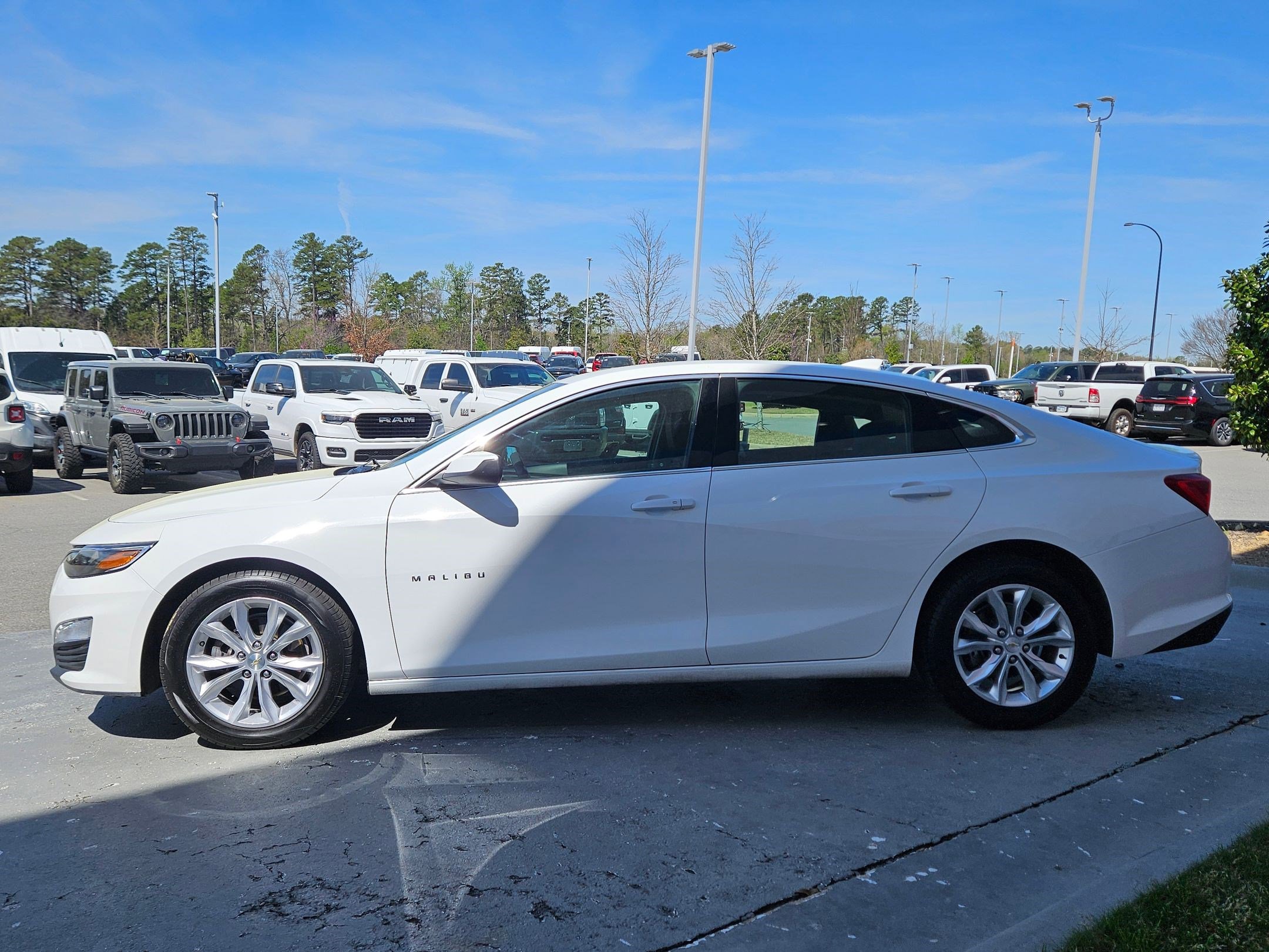 Used 2024 Chevrolet Malibu LT image 4