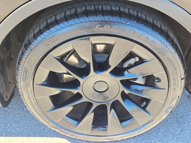 Used 2021 Tesla Model Y Long Range image 11