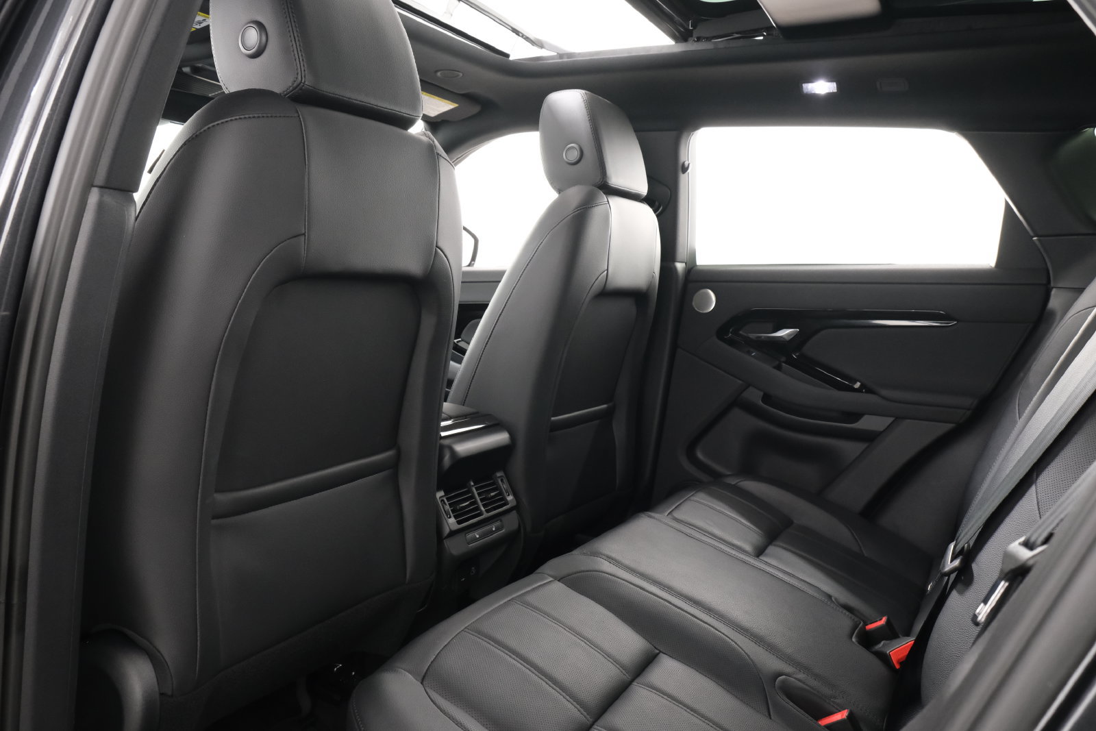 Used 2024 Land Rover Range Rover Evoque Dynamic SE AWD/4WD image 34