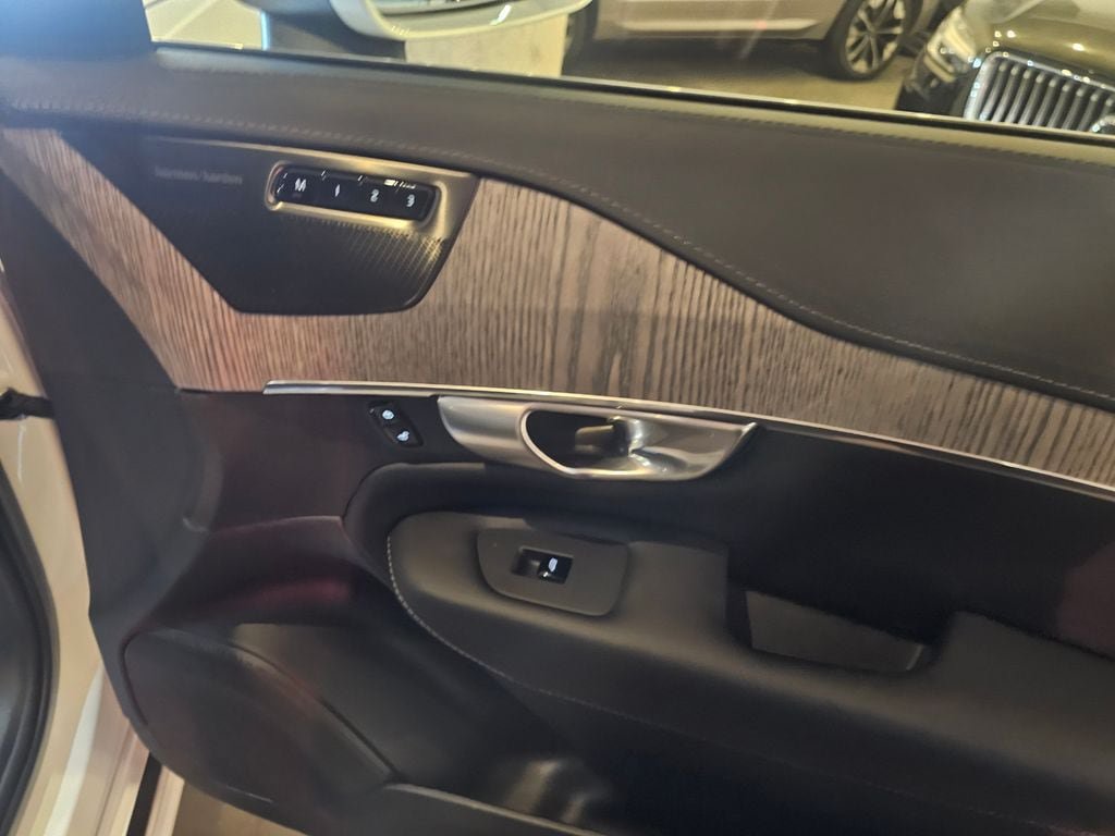 Certified 2024 Volvo XC90 B6 Ultimate w/ Protection Package Premier AWD/4WD image 11
