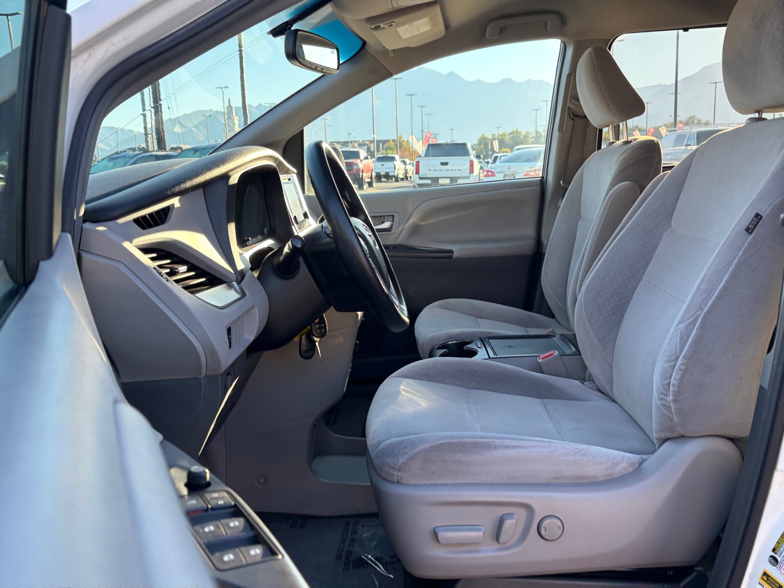 Used 2017 Toyota Sienna LE FWD image 11