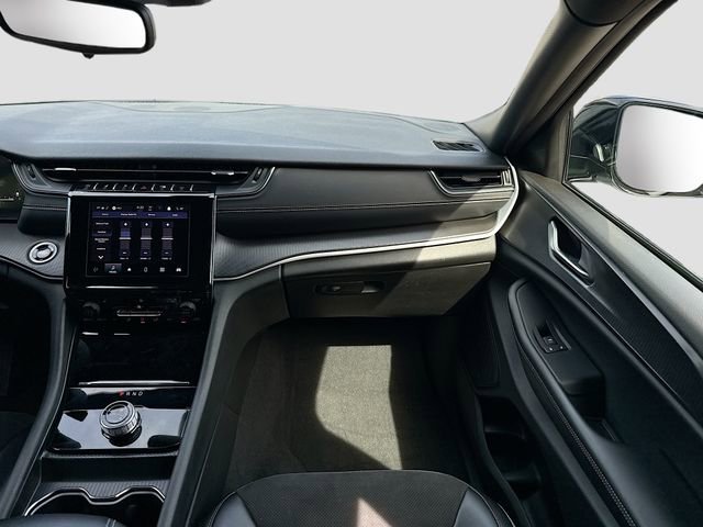 Used 2024 Jeep Grand Cherokee Altitude RWD image 17