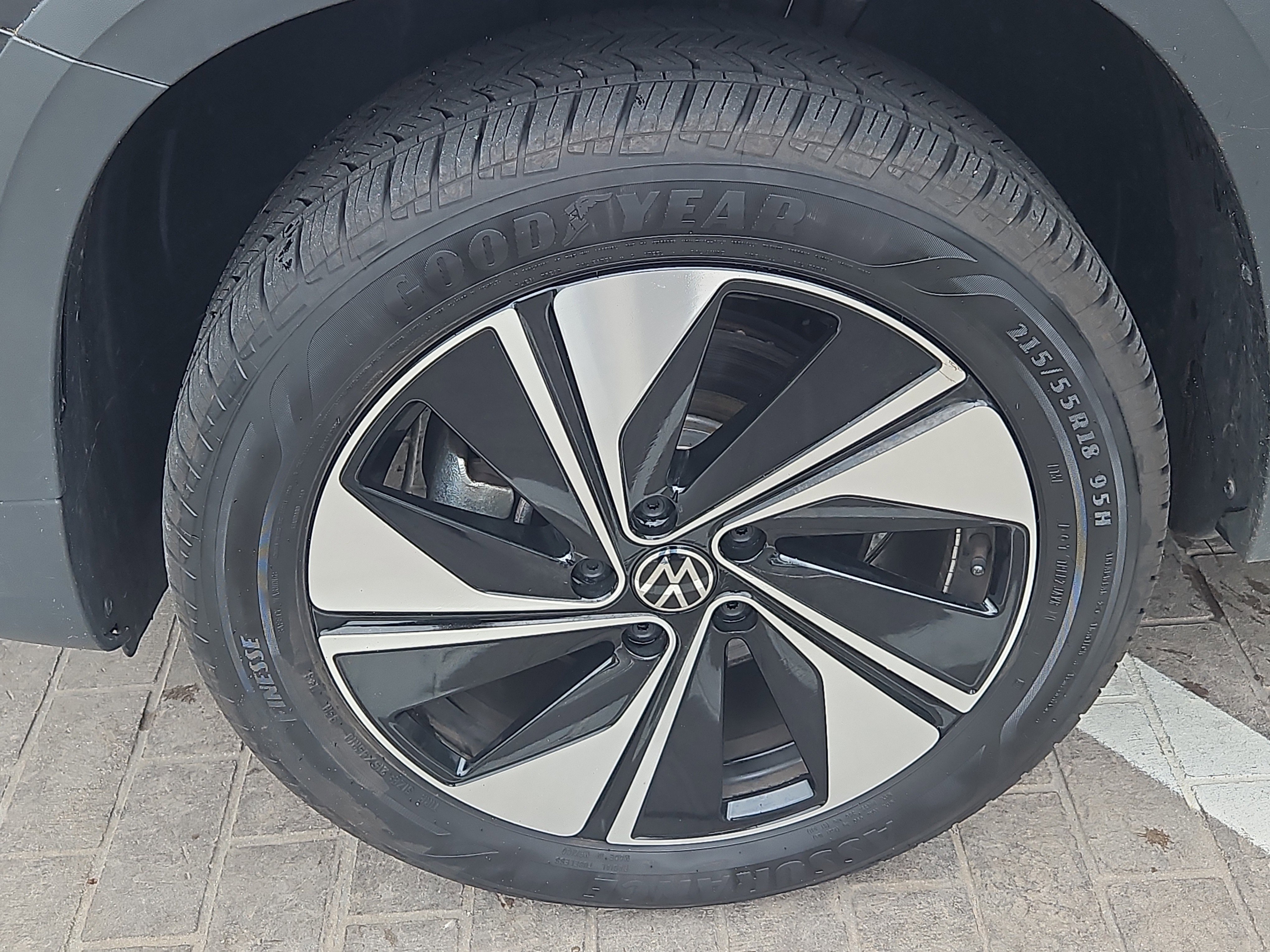 Certified 2024 Volkswagen Taos SE AWD/4WD image 5