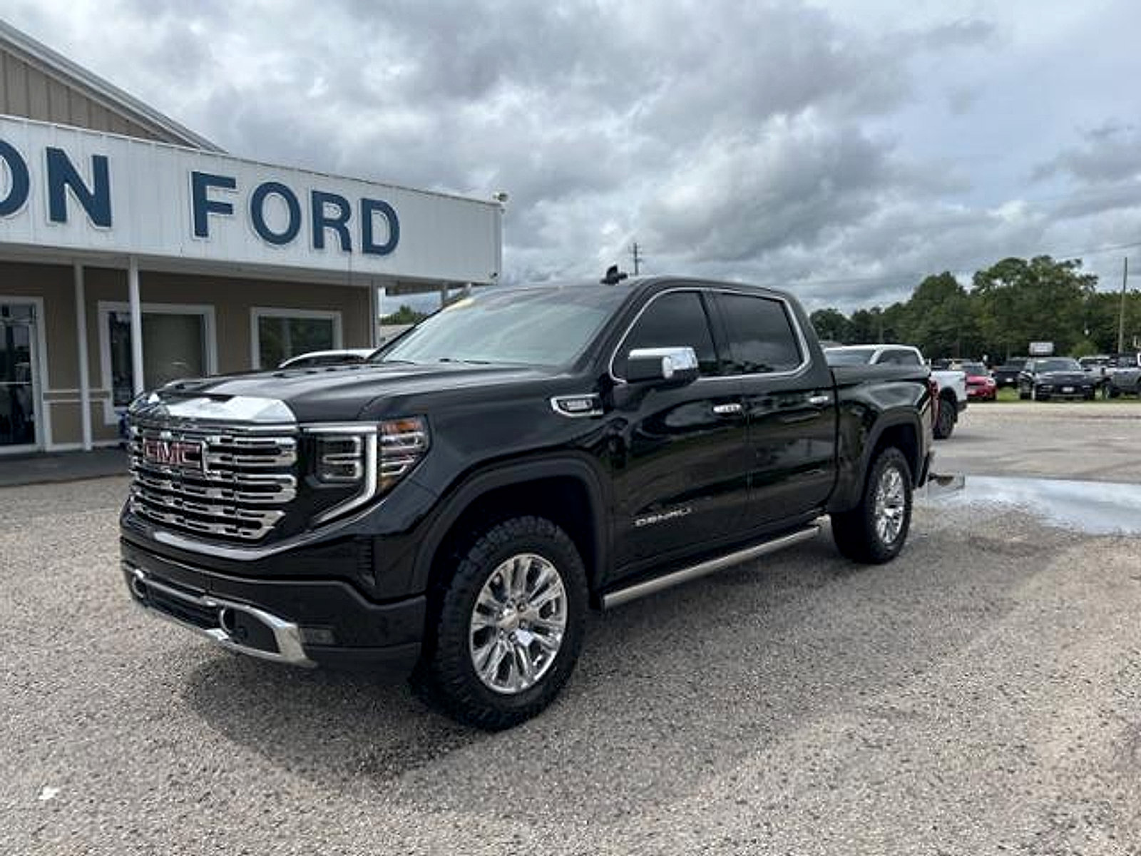 Used 2024 GMC Sierra 1500 Denali w/ Technology Package image 2