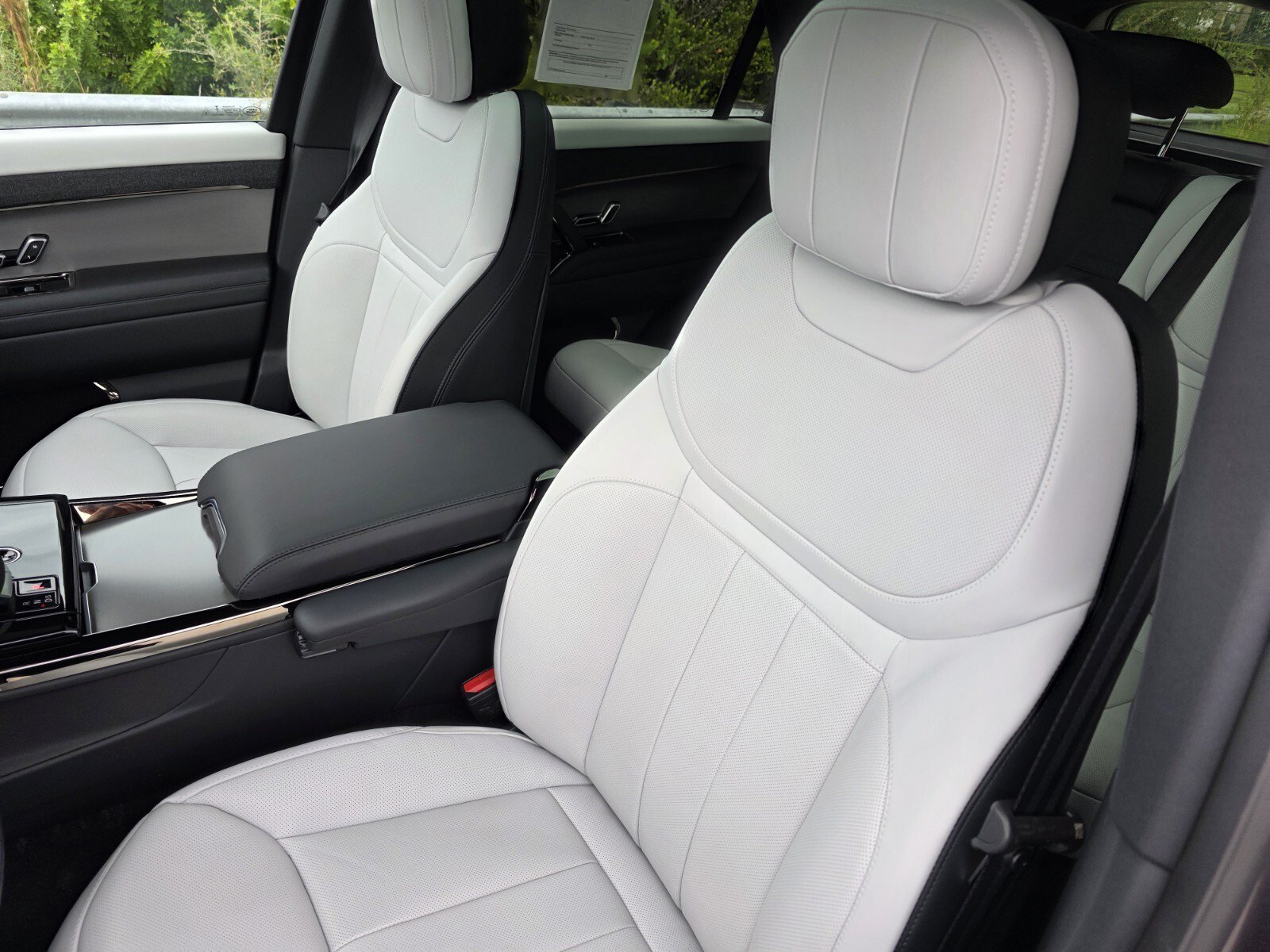 Certified 2025 Land Rover Range Rover Sport Dynamic SE AWD/4WD image 12