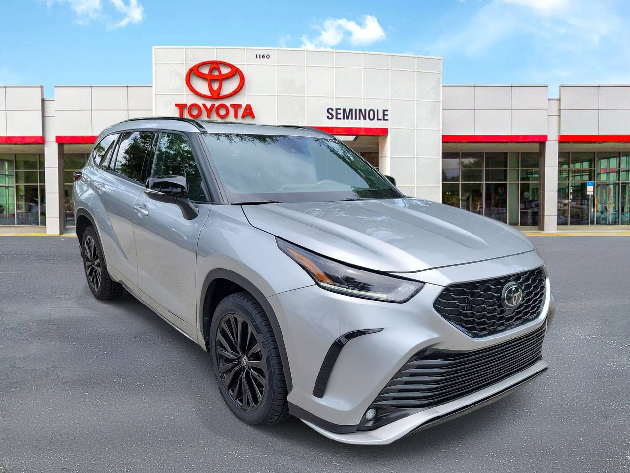 Used 2025 Toyota Highlander XSE AWD/4WD image 2