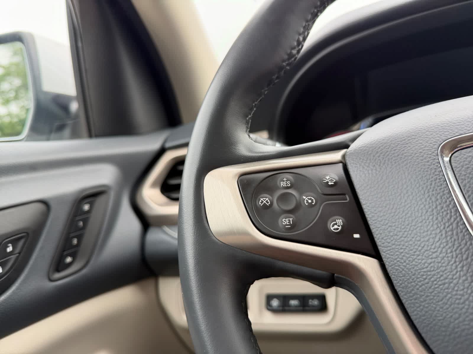 Used 2023 GMC Acadia Denali w/ Denali Ultimate Package AWD/4WD image 21
