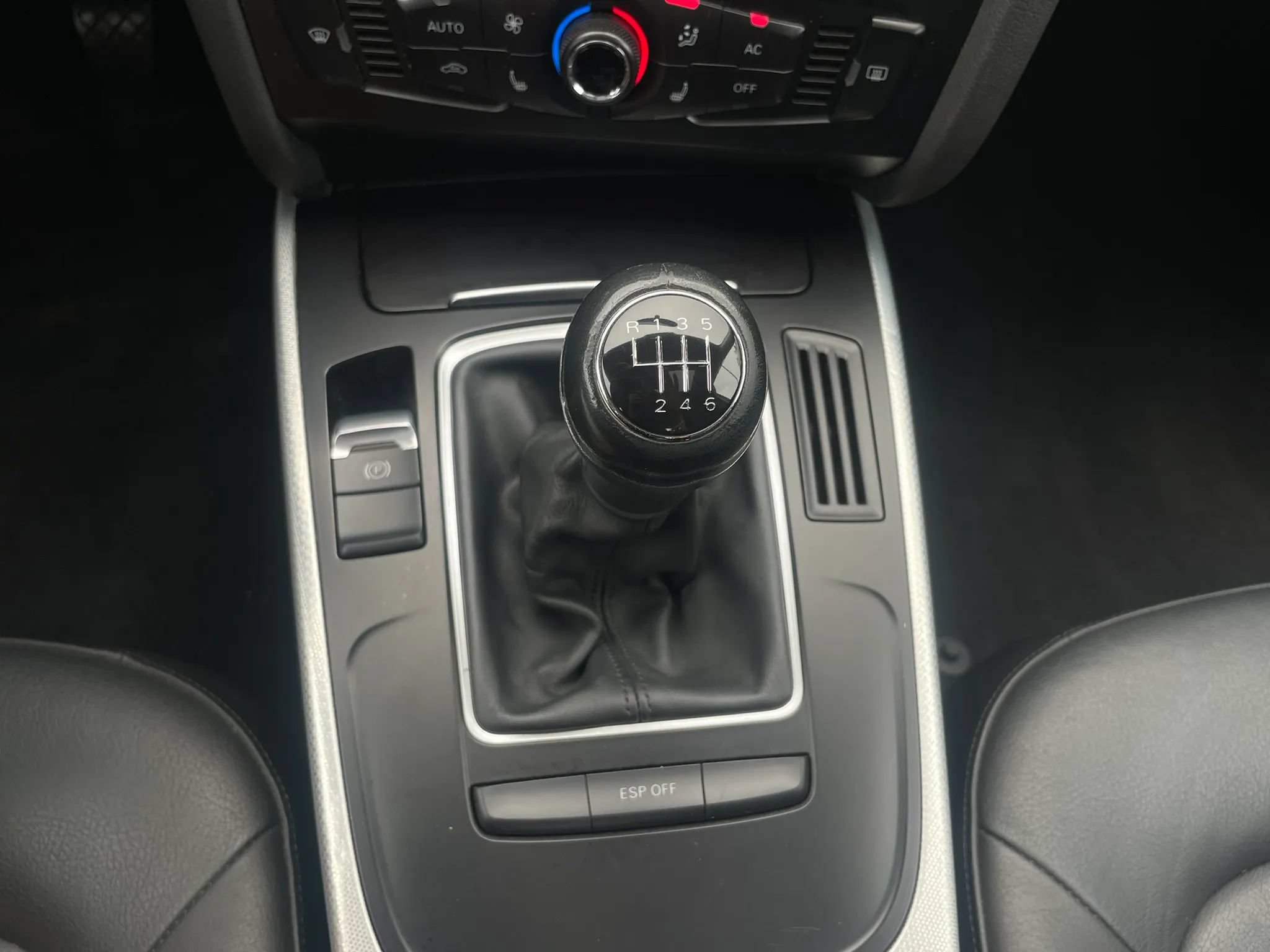 Used 2010 Audi A4 2.0T Premium AWD/4WD image 11