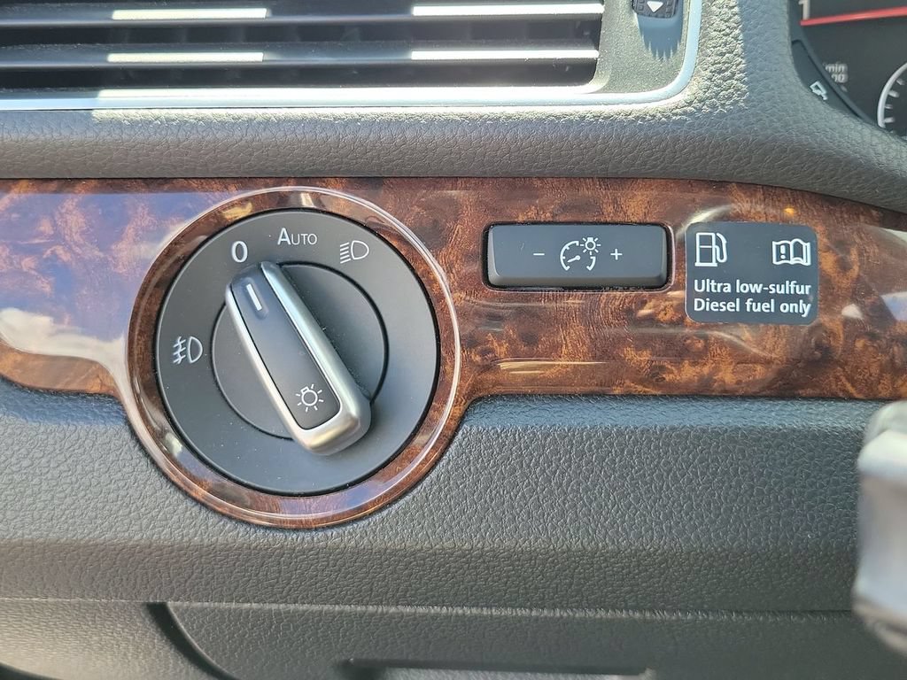 Used 2012 Volkswagen Passat TDI SEL Premium FWD image 17