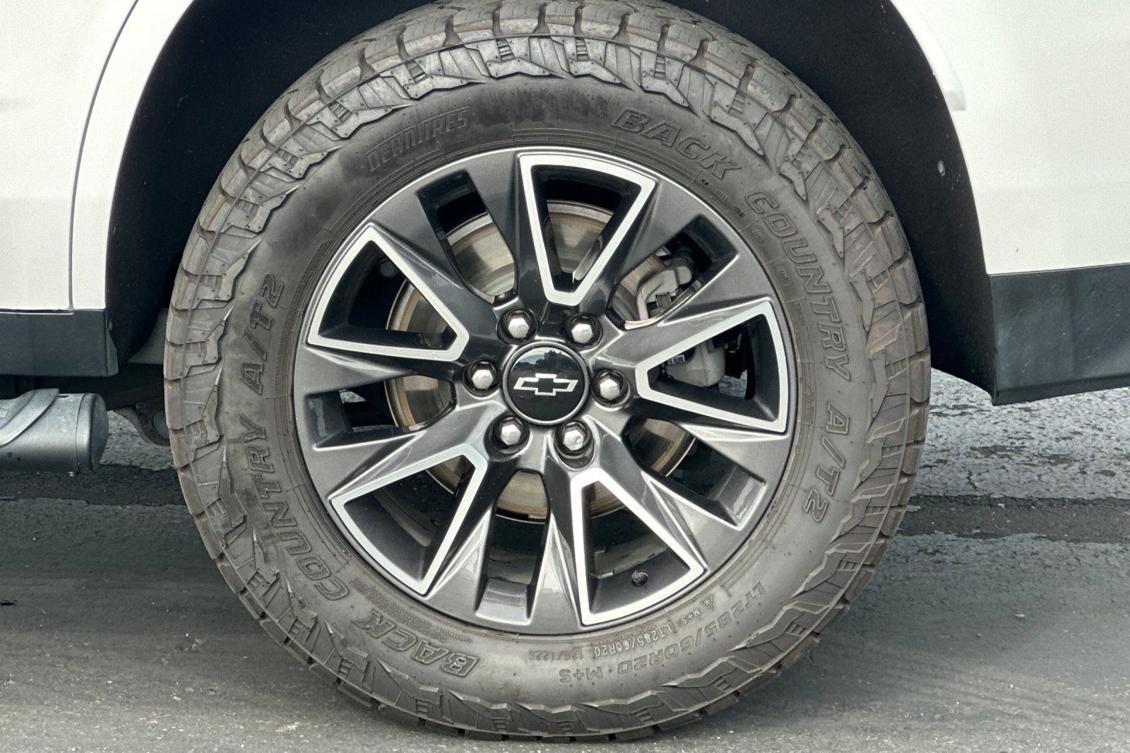 Used 2022 Chevrolet Tahoe Z71 w/ Z71 Off-Road Package AWD/4WD image 45