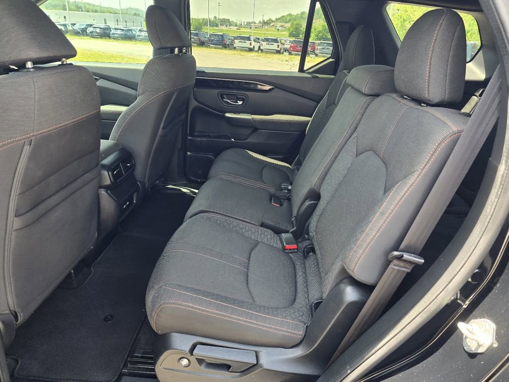 Used 2023 Honda Pilot Sport image 12