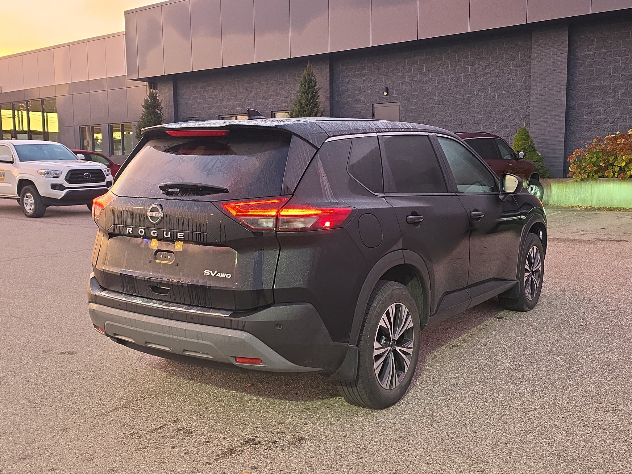 Used 2023 Nissan Rogue SV AWD/4WD image 7