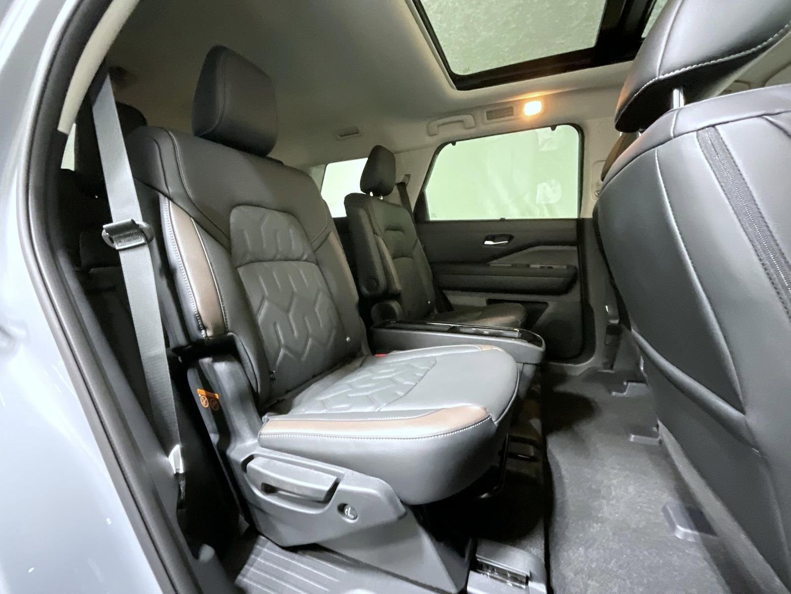 New 2026 Nissan Pathfinder Platinum AWD/4WD image 22