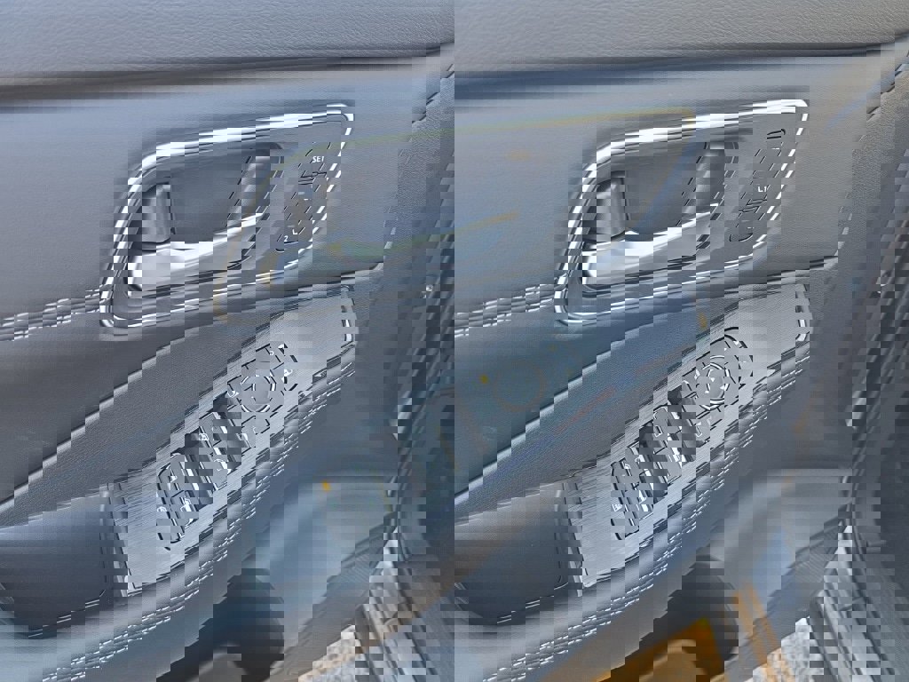 New 2026 Nissan Rogue Platinum image 16