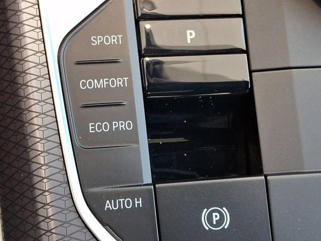 Certified 2025 BMW 330i xDrive Sedan w/ Convenience Package image 28