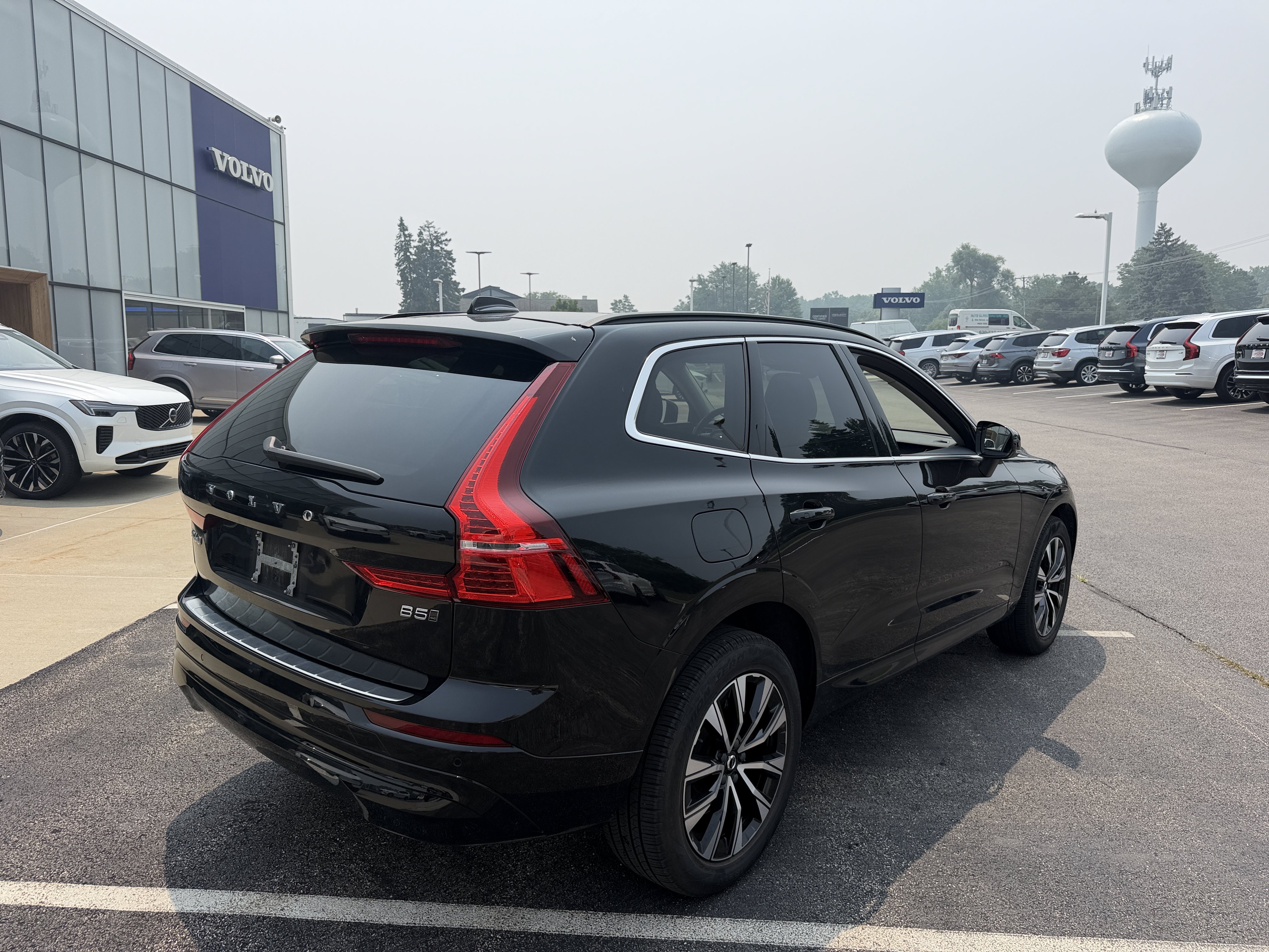 Used 2023 Volvo XC60 B5 Core w/ Climate Package AWD/4WD image 4