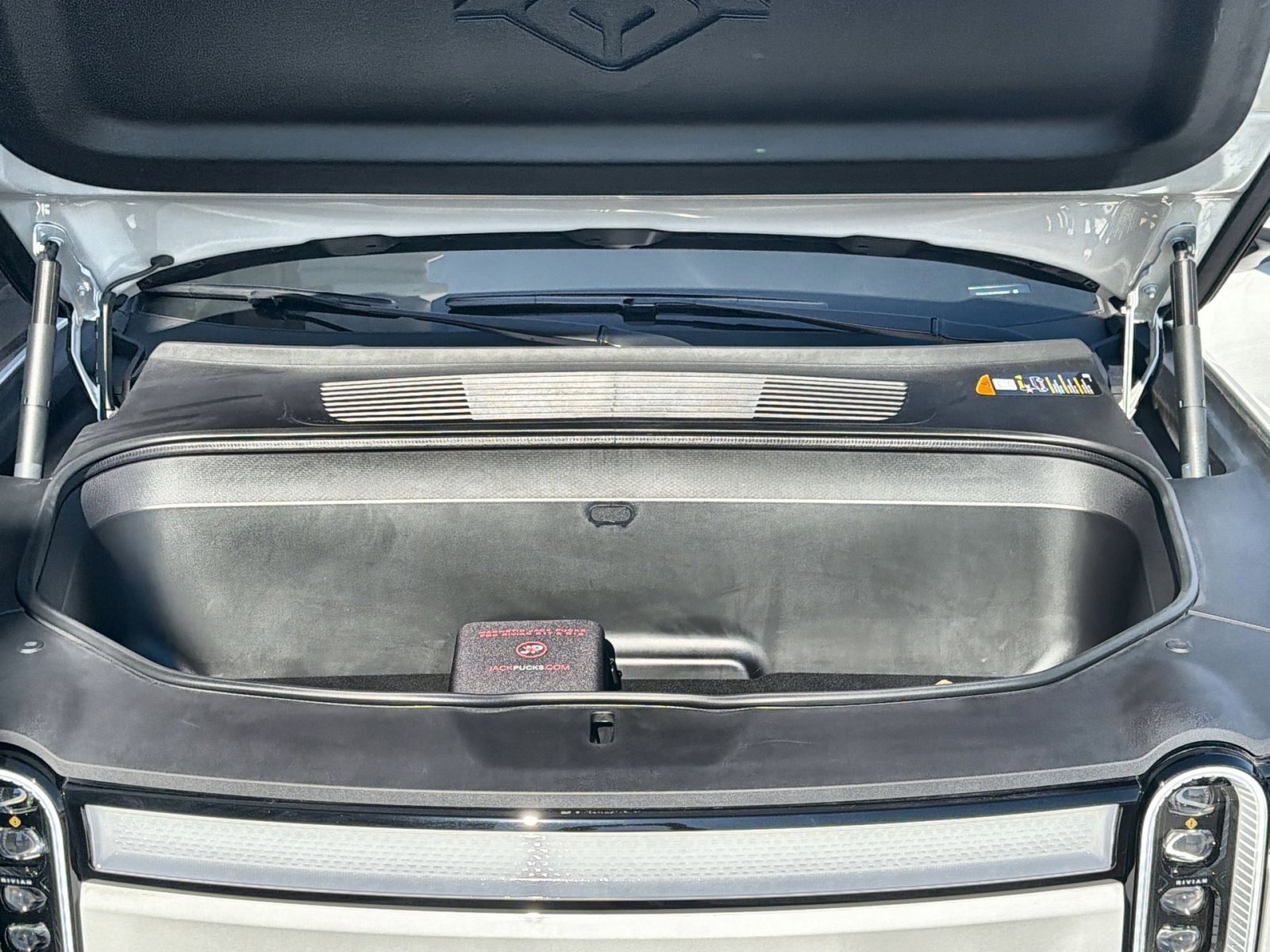 Used 2024 Rivian R1S Adventure image 29