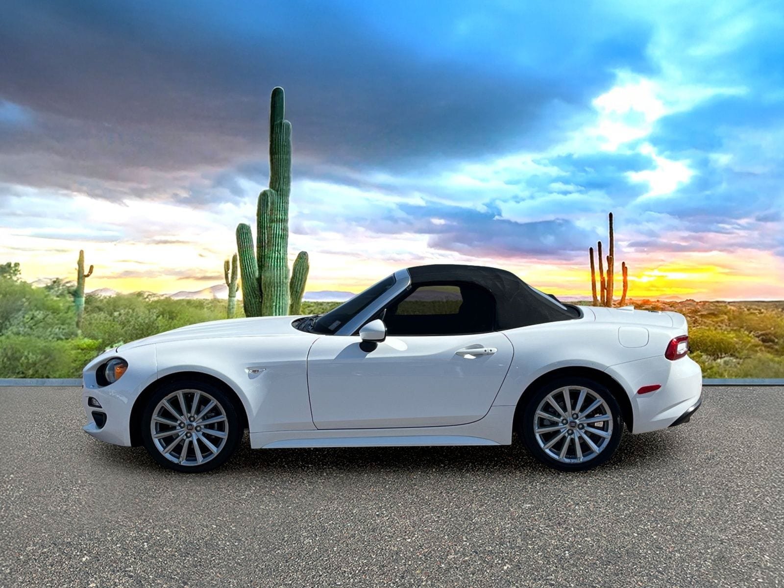 Used 2017 FIAT 124 Spider Lusso RWD image 3