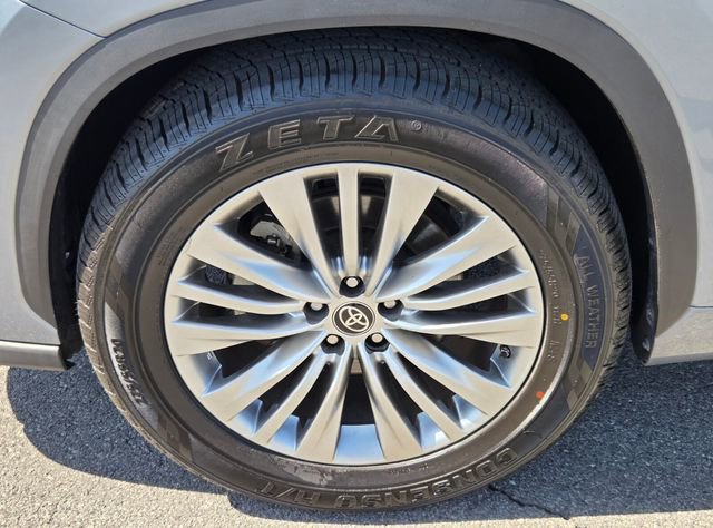 Used 2023 Toyota Highlander Platinum image 23