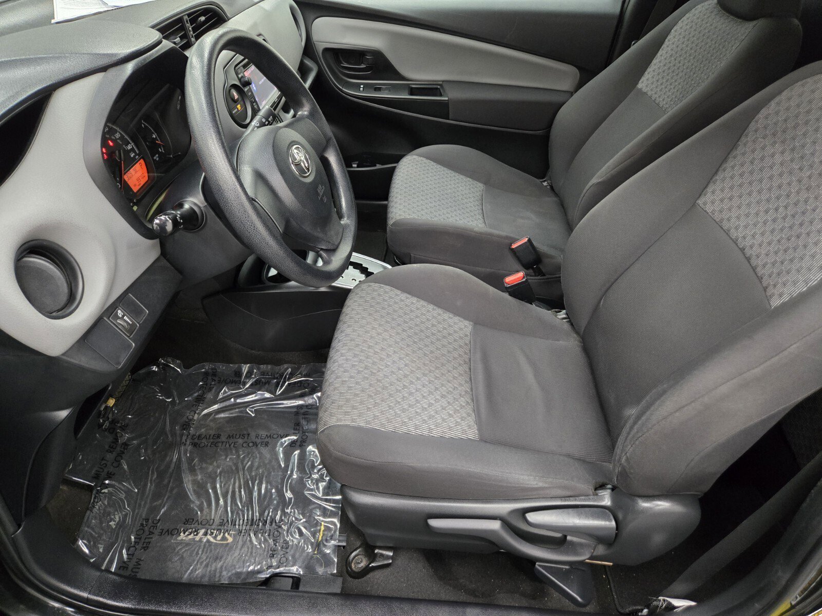 Used 2015 Toyota Yaris L image 6