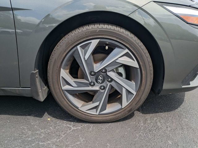 Used 2025 Hyundai Elantra Sport FWD image 10
