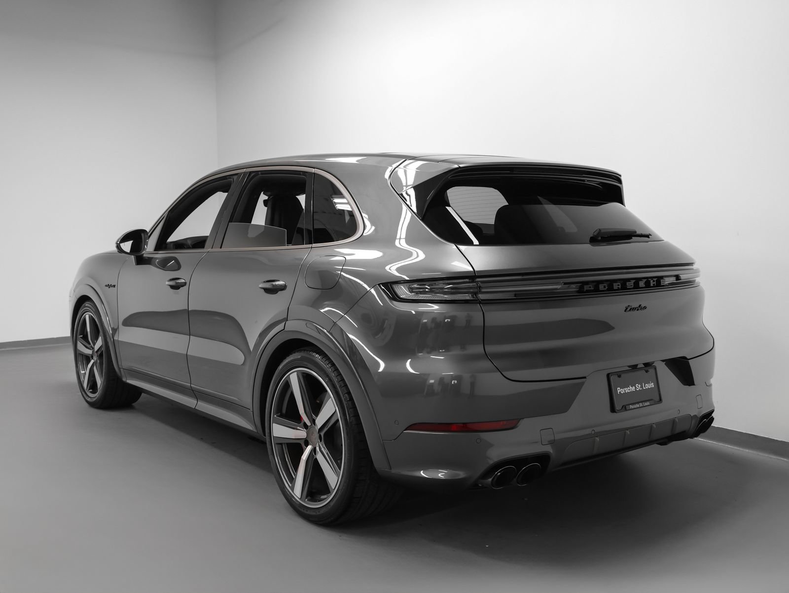Used 2025 Porsche Cayenne Turbo AWD/4WD image 3