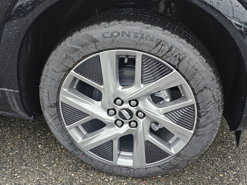 New 2026 Cadillac Optiq Luxury 1 image 15