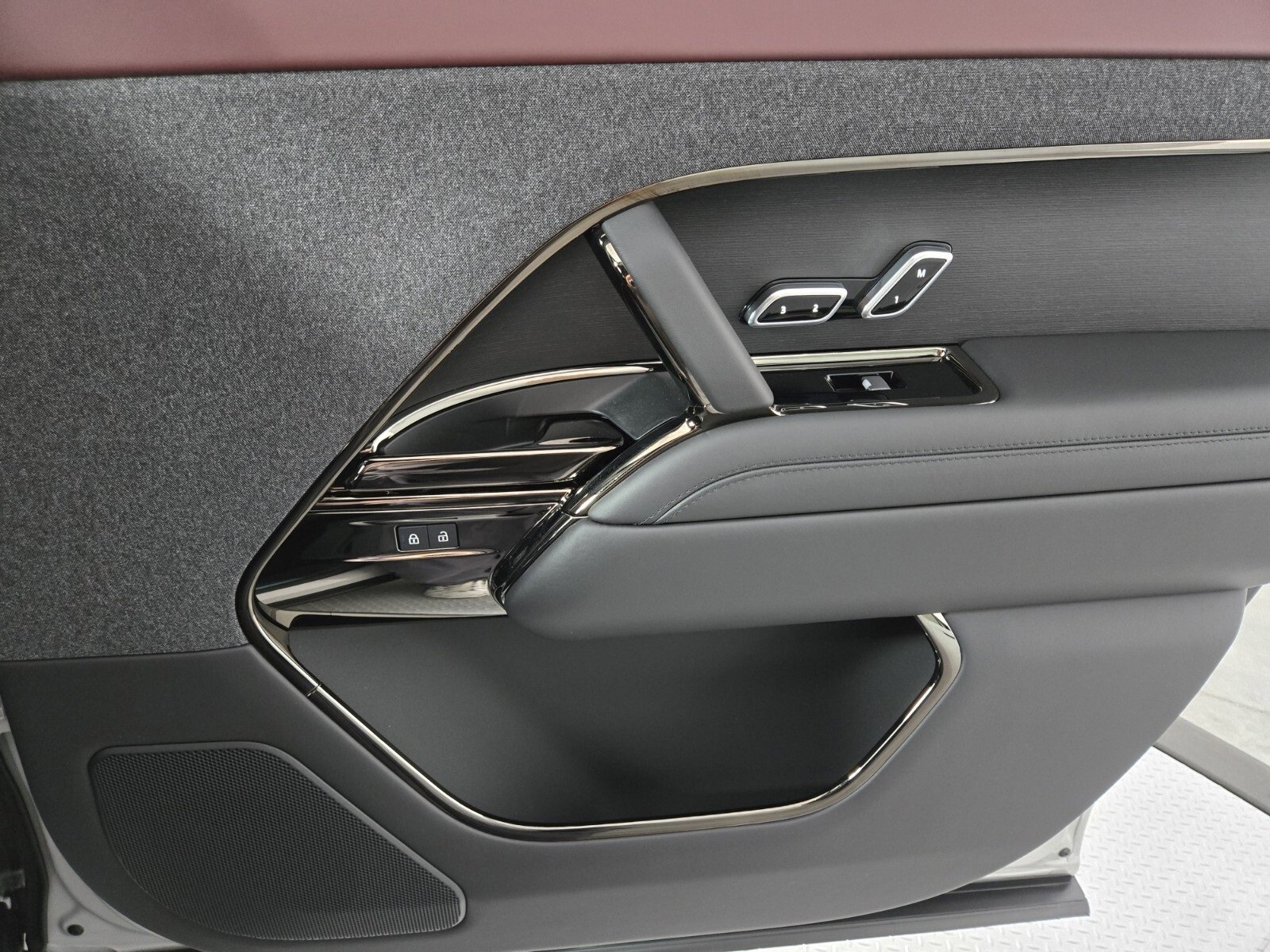 New 2025 Land Rover Range Rover Sport Autobiography image 18