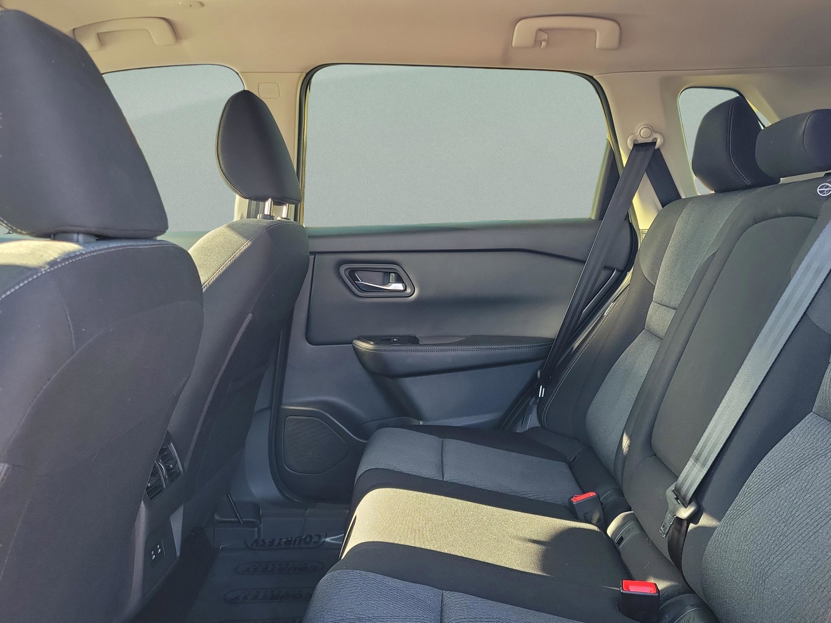 Certified 2024 Nissan Rogue SV image 9