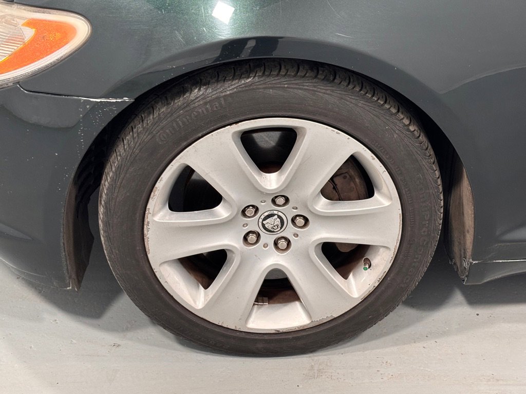 Used 2011 Jaguar XF image 30