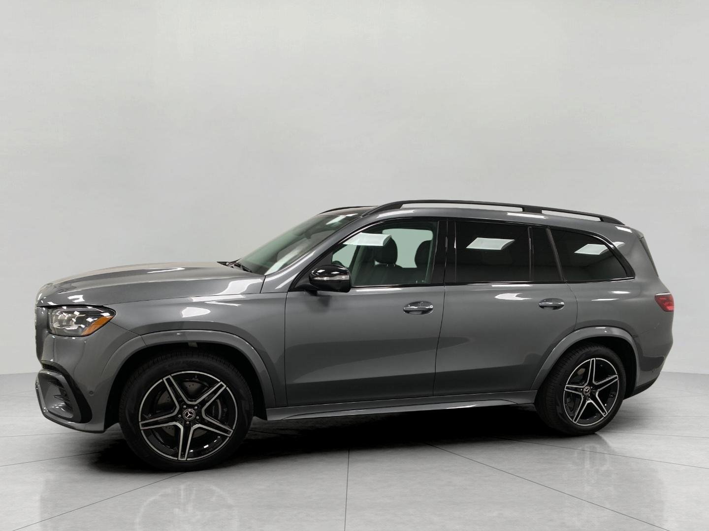 Certified 2025 Mercedes-Benz GLS 450 4MATIC image 9