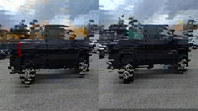 Used 2022 Chevrolet Silverado 2500 LT w/ Snow Plow Prep/Camper Package image 9