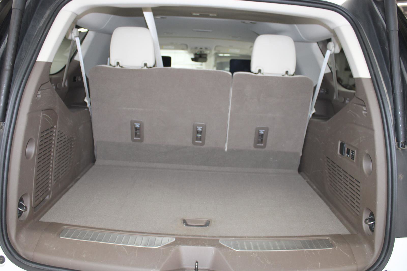 Used 2024 GMC Yukon XL Denali w/ Advanced Technology Package image 27