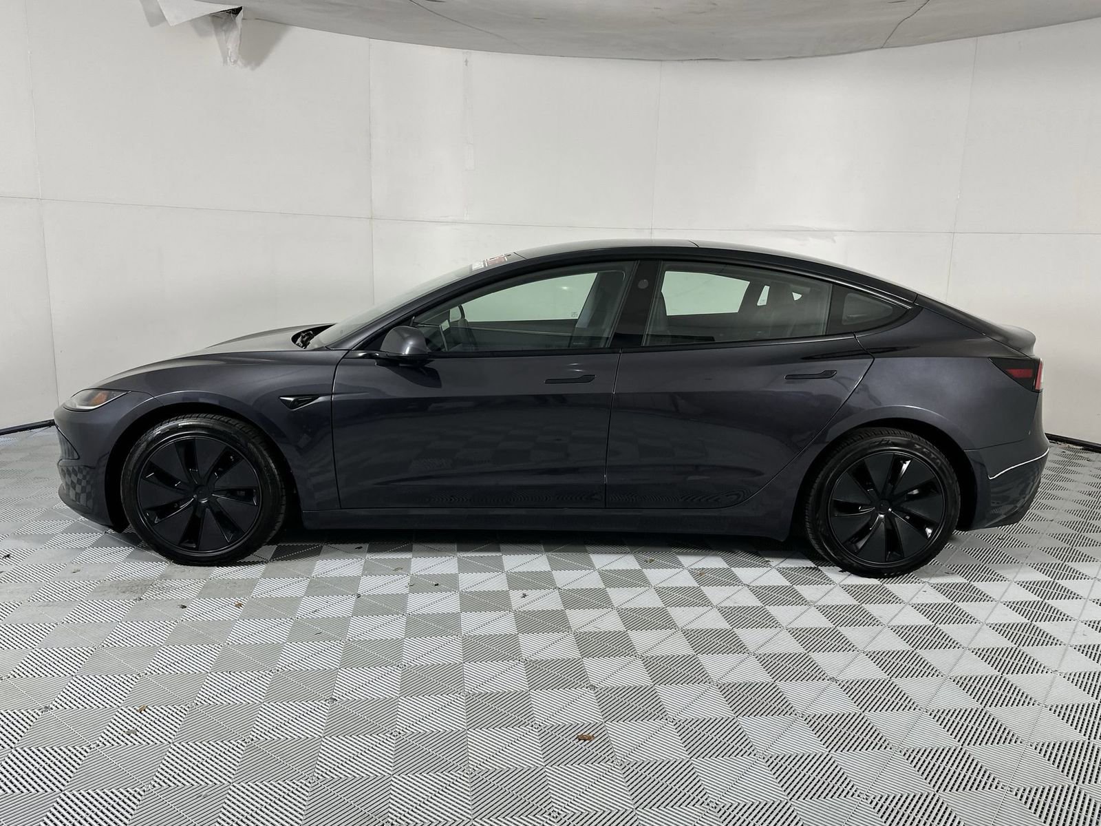 Used 2024 Tesla Model 3 Standard Range RWD image 5