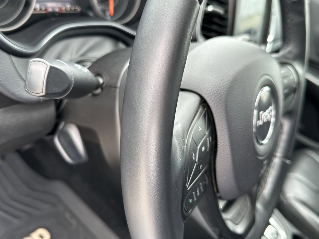 Used 2019 Jeep Cherokee Trailhawk image 19