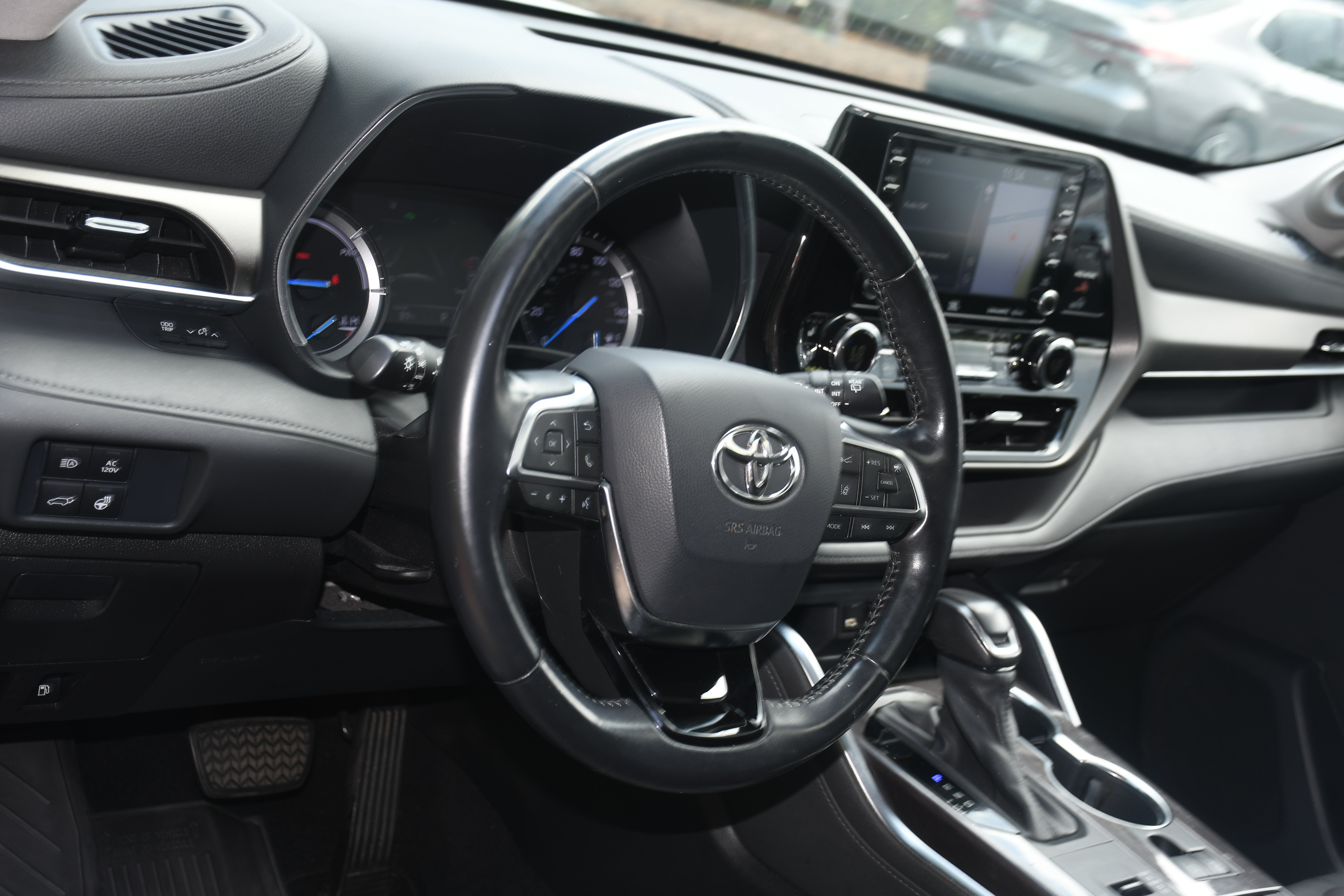 Certified 2021 Toyota Highlander Limited AWD/4WD image 9