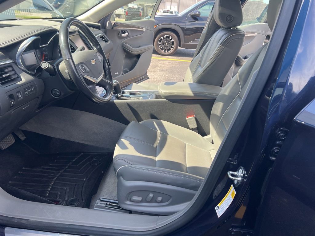 Used 2017 Chevrolet Impala Premier w/ Enhanced Convenience Package FWD image 3