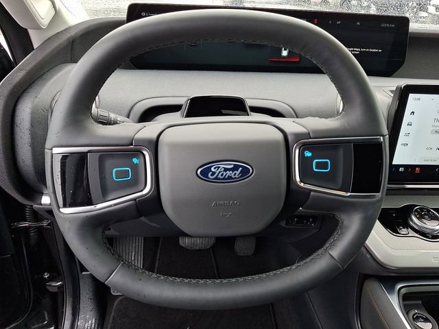 Used 2025 Ford Expedition Active image 16