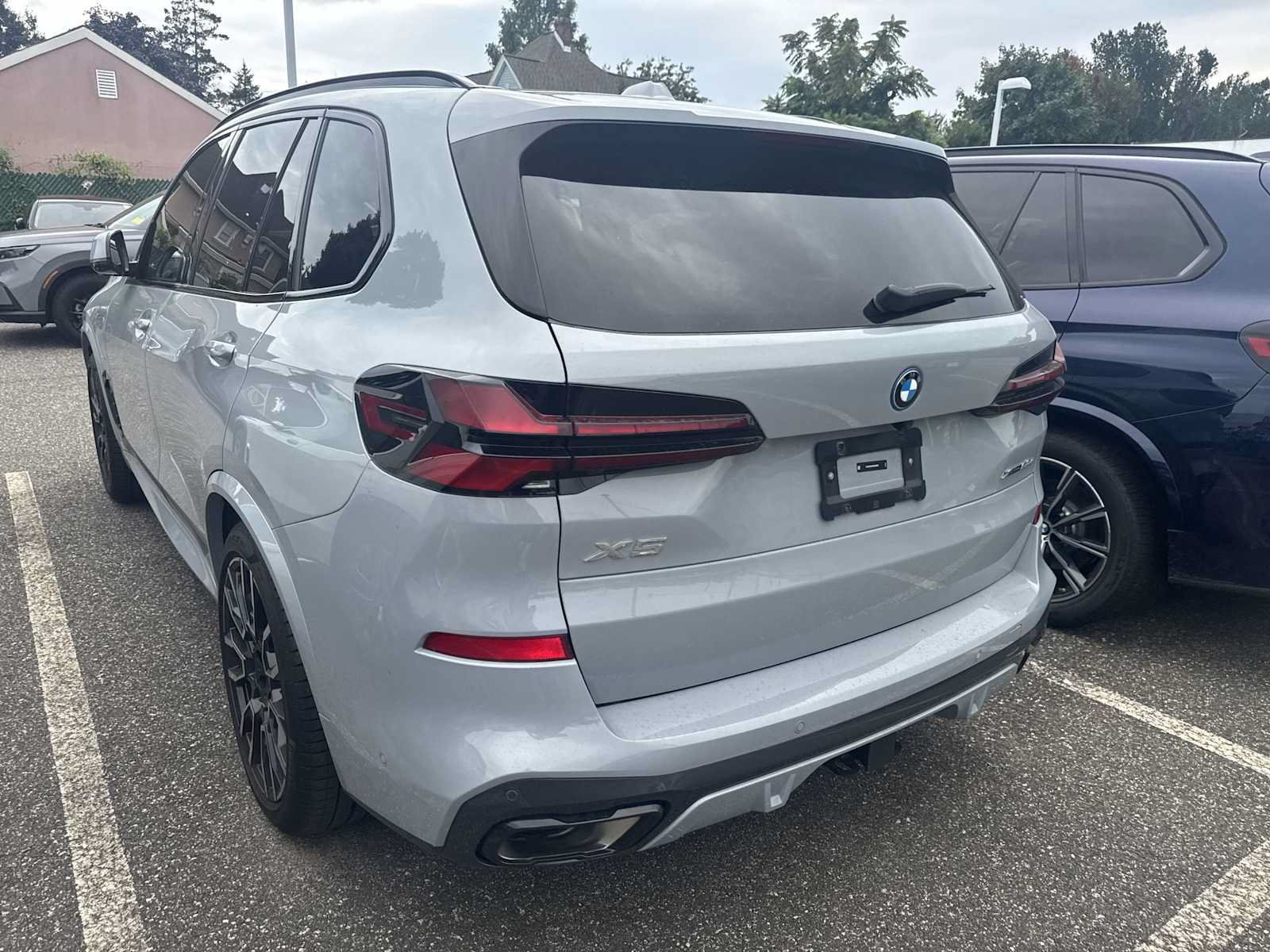 Used 2025 BMW X5 xDrive50e w/ M Sport Package AWD/4WD image 6