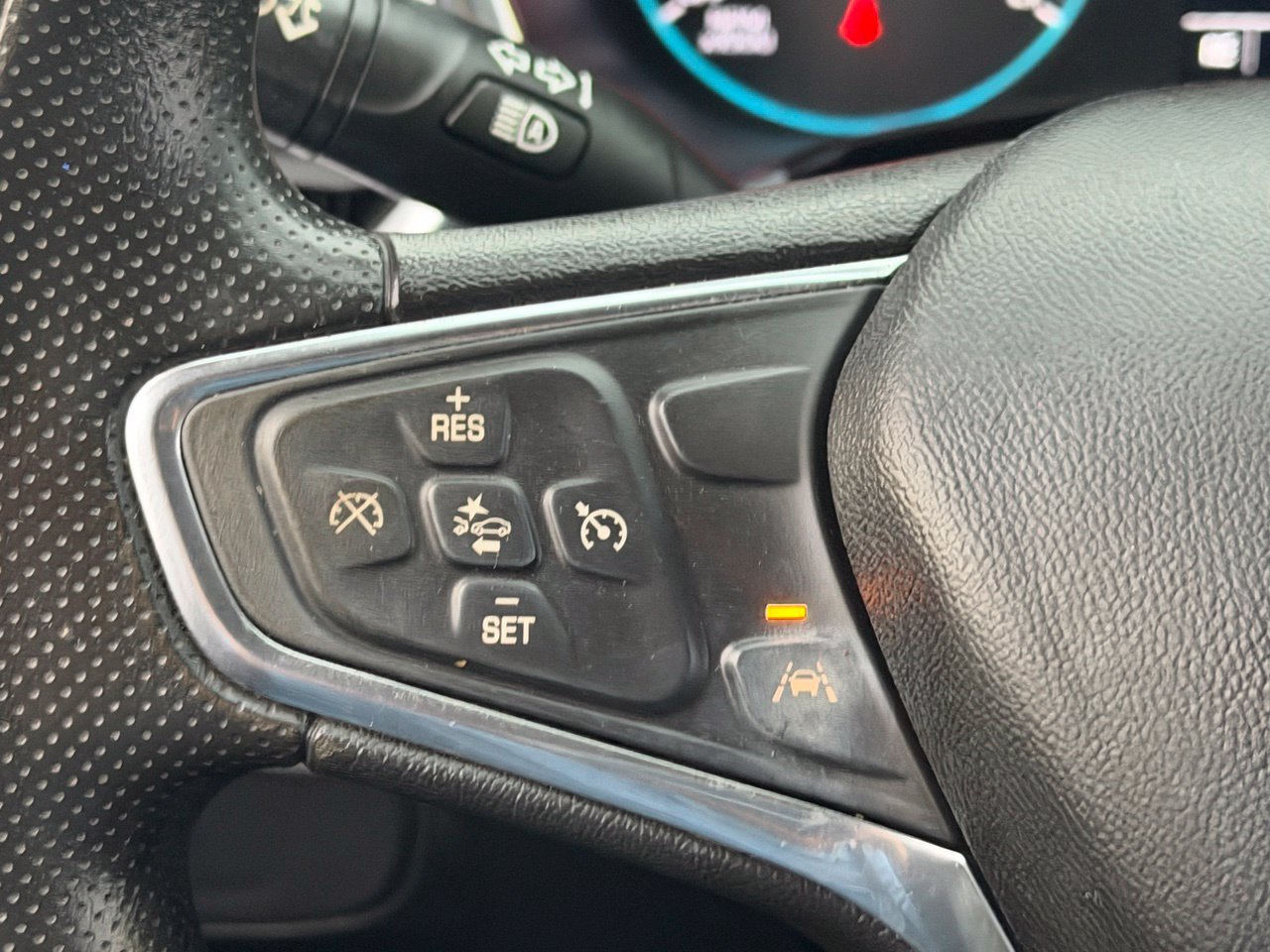 Used 2020 Chevrolet Equinox LS AWD/4WD image 18