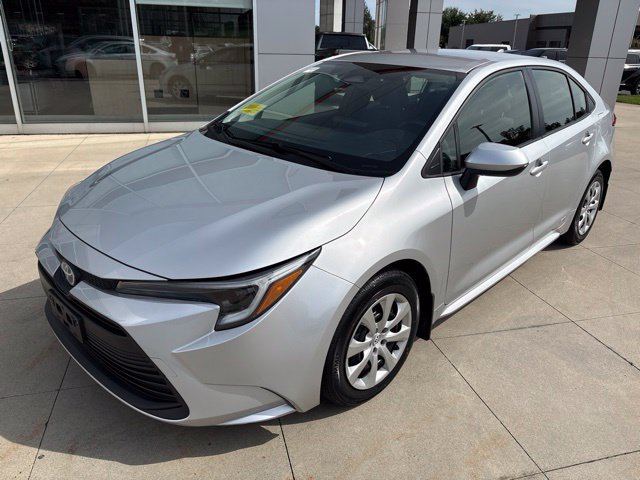 Used 2025 Toyota Corolla LE AWD/4WD image 5
