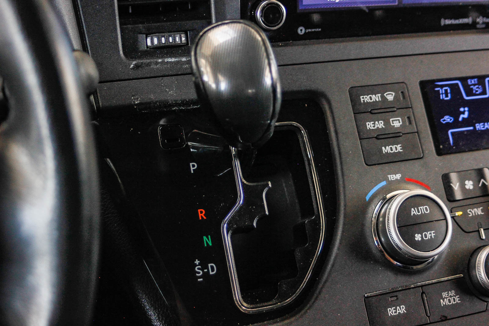 Used 2020 Toyota Sienna SE w/ Carpet Mat Package image 20