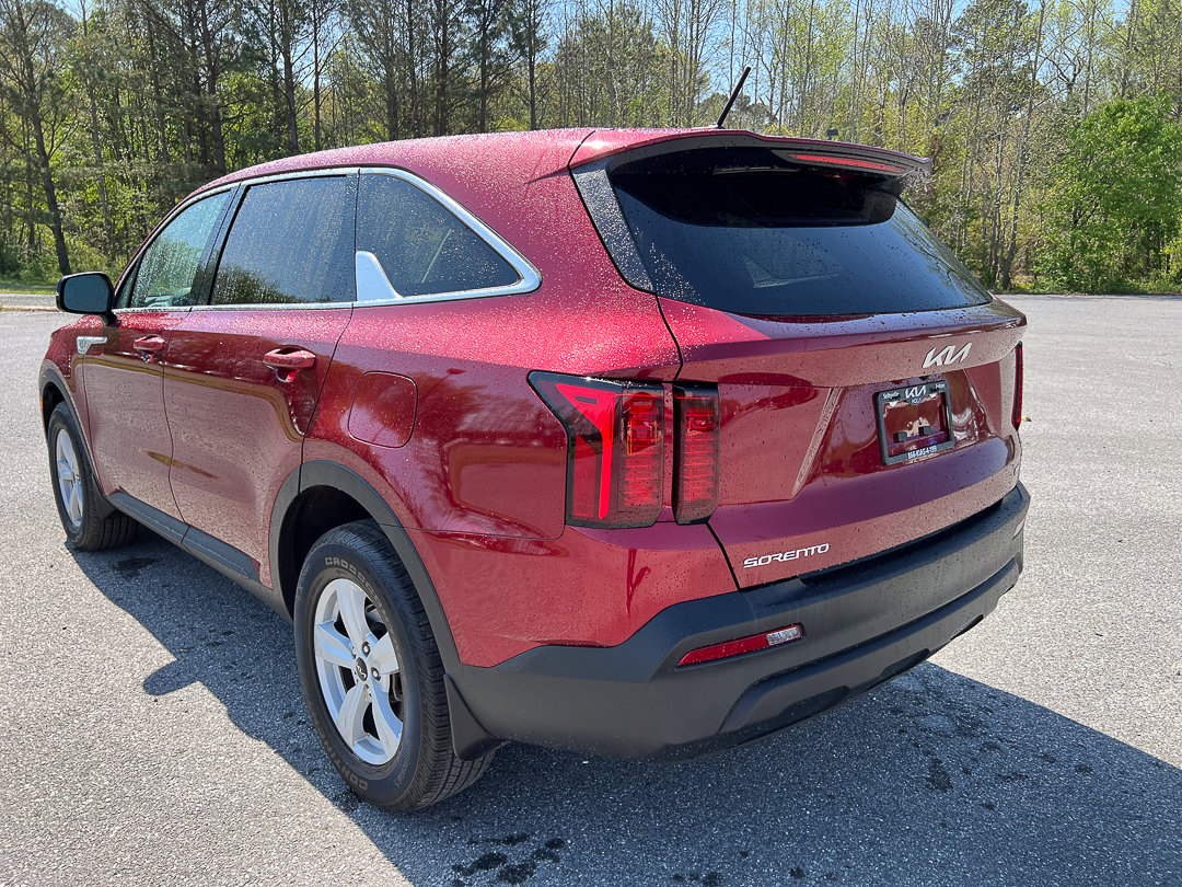Used 2023 Kia Sorento LX AWD/4WD image 3