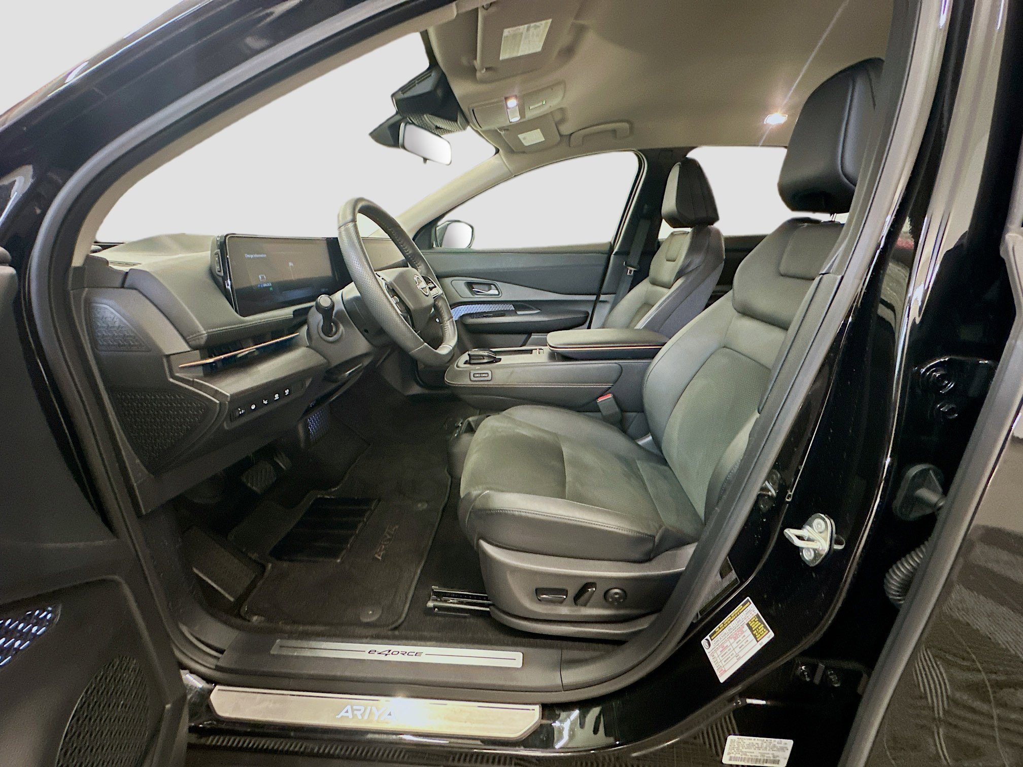 Used 2024 Nissan Ariya AWD image 13