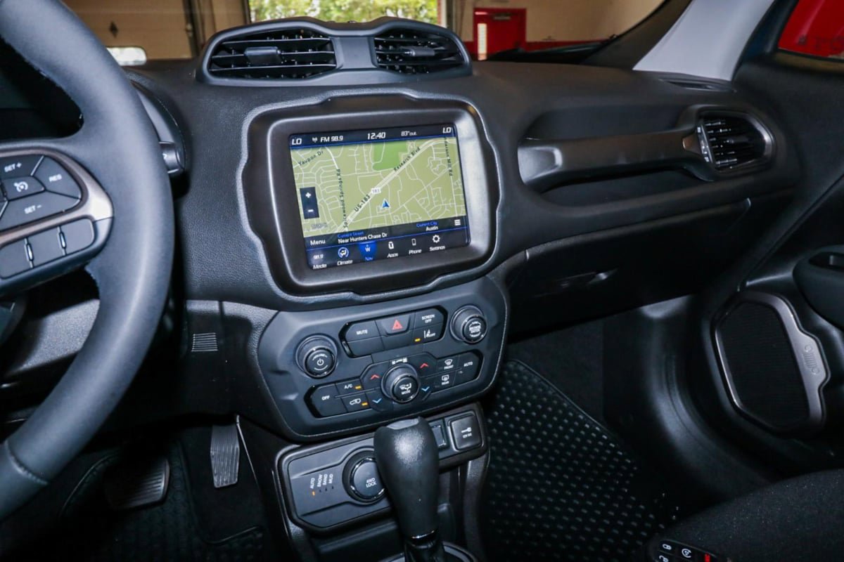 Used 2022 Jeep Renegade Latitude AWD/4WD image 17