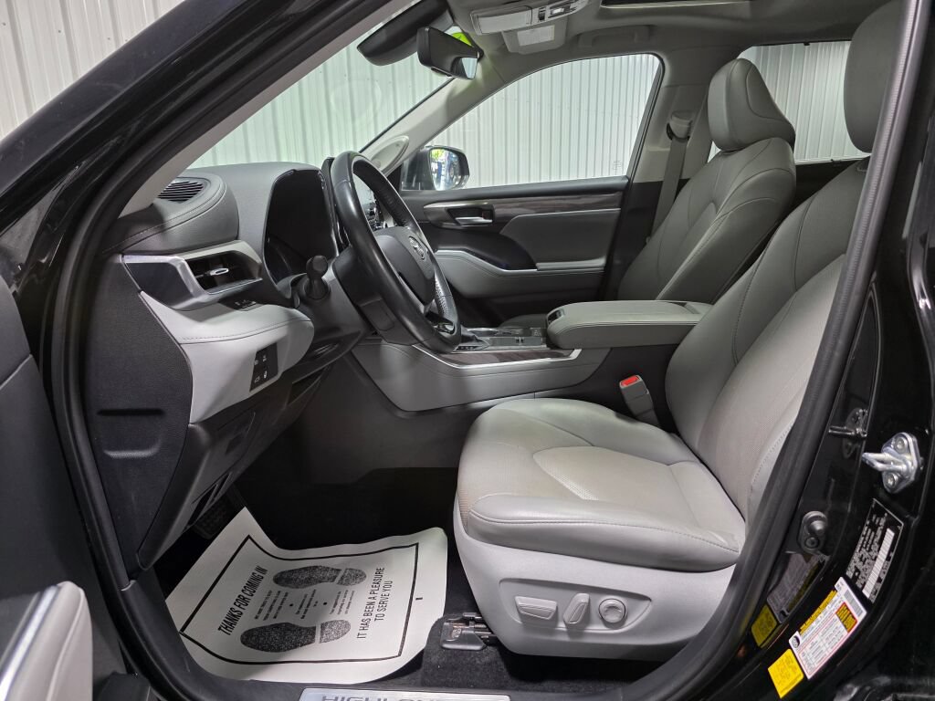 Used 2021 Toyota Highlander Limited AWD/4WD image 9