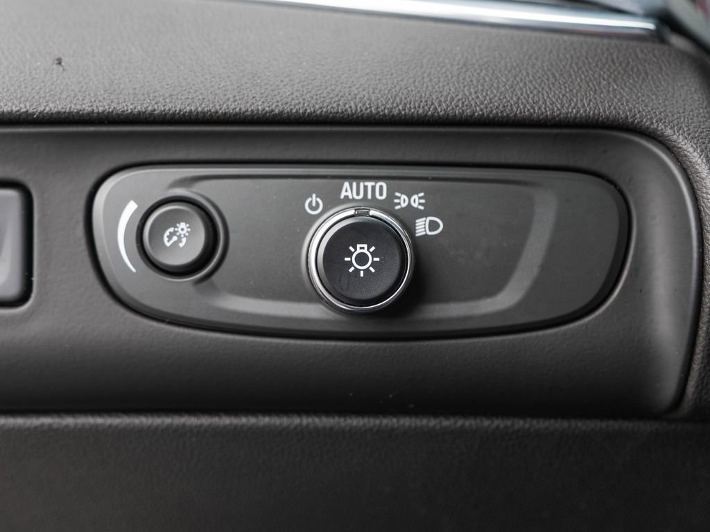 Used 2021 Buick Enclave Essence w/ Sport Touring Edition FWD image 24