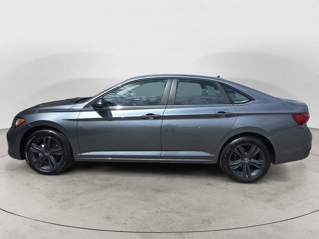 Used 2024 Volkswagen Jetta SE w/ Panoramic Sunroof Package FWD image 2