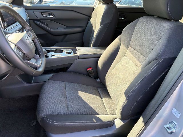 Used 2025 Nissan Rogue SV AWD/4WD image 27
