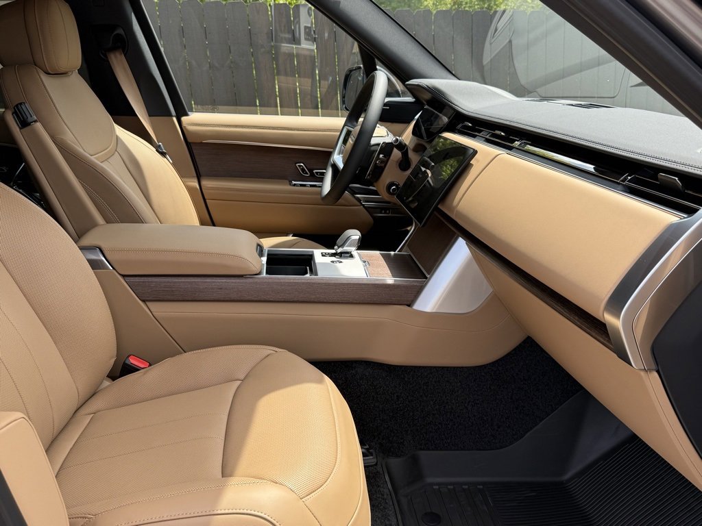 New 2025 Land Rover Range Rover SE image 12